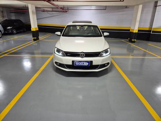 VOLKSWAGEN JETTA 2.0 TSI HIGHLINE 211CV GASOLINA 4P TIPTRONIC VOLKSWAGEN JETTA 2.0 TSI HIGHLINE 211CV GASOLINA 4P TIPTRONIC